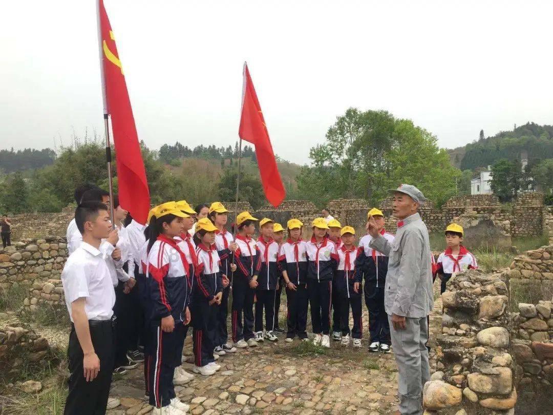 向阳而生　与光同行