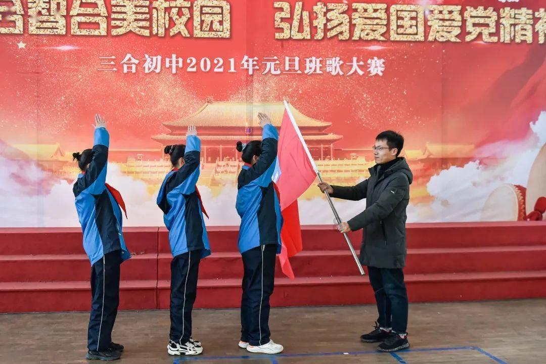 孩子犯错误了，母亲生气了又踢又打。还扬言说打死你，之后又说赶出去，请问这样子有教育意义？游戏画面
