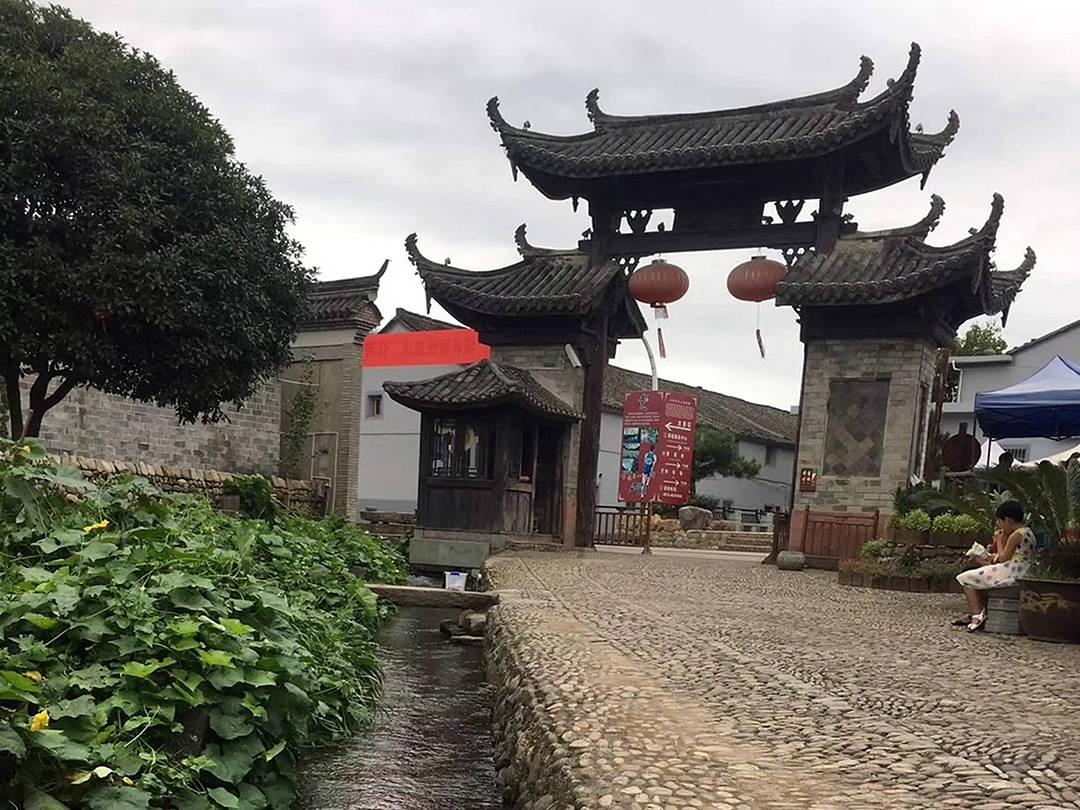 男生火场中给母亲发消息说出不去了,母亲:目前仍失联